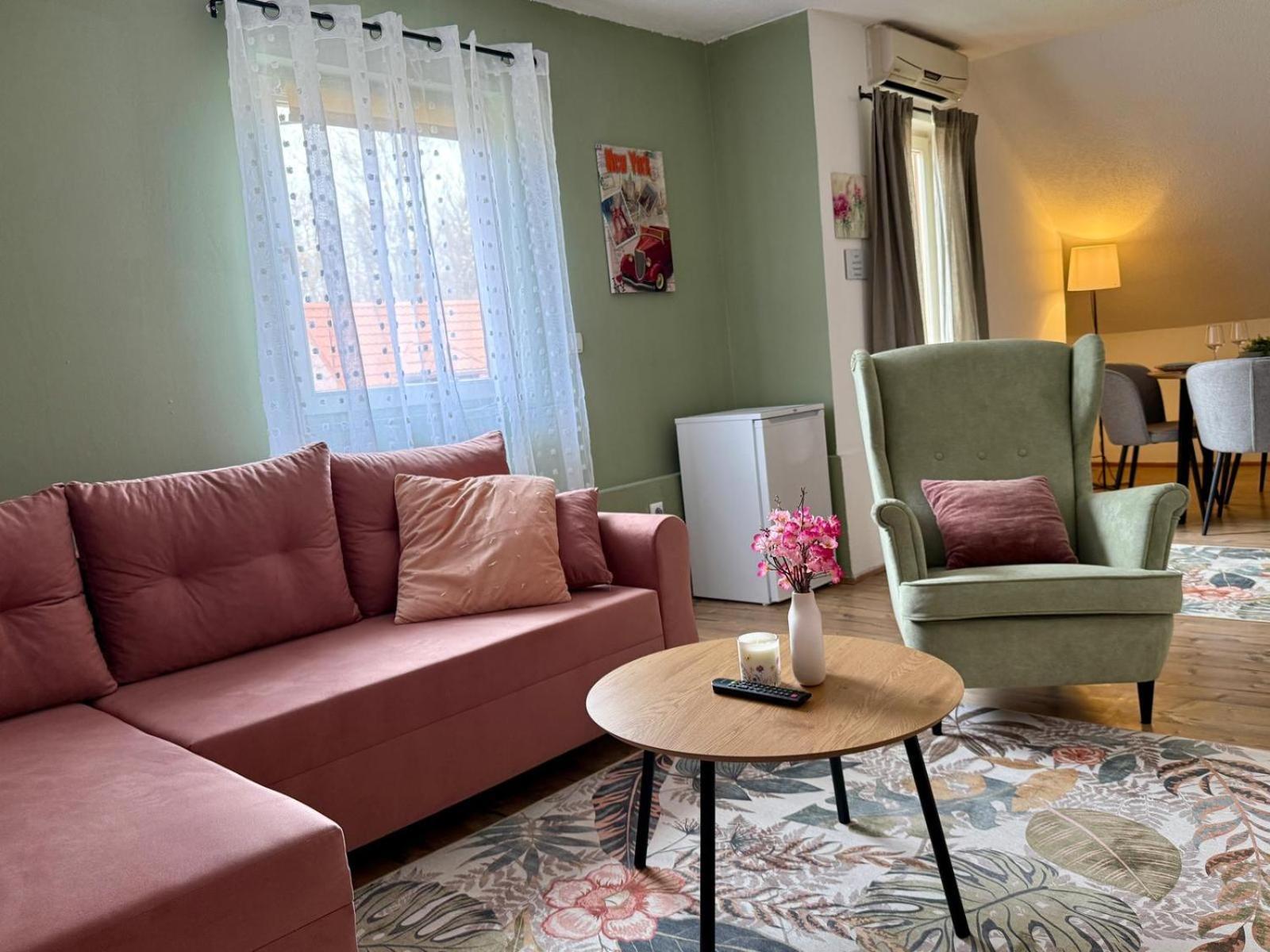 House Katja Hotel เยแซร์ตเซ ภายนอก รูปภาพ