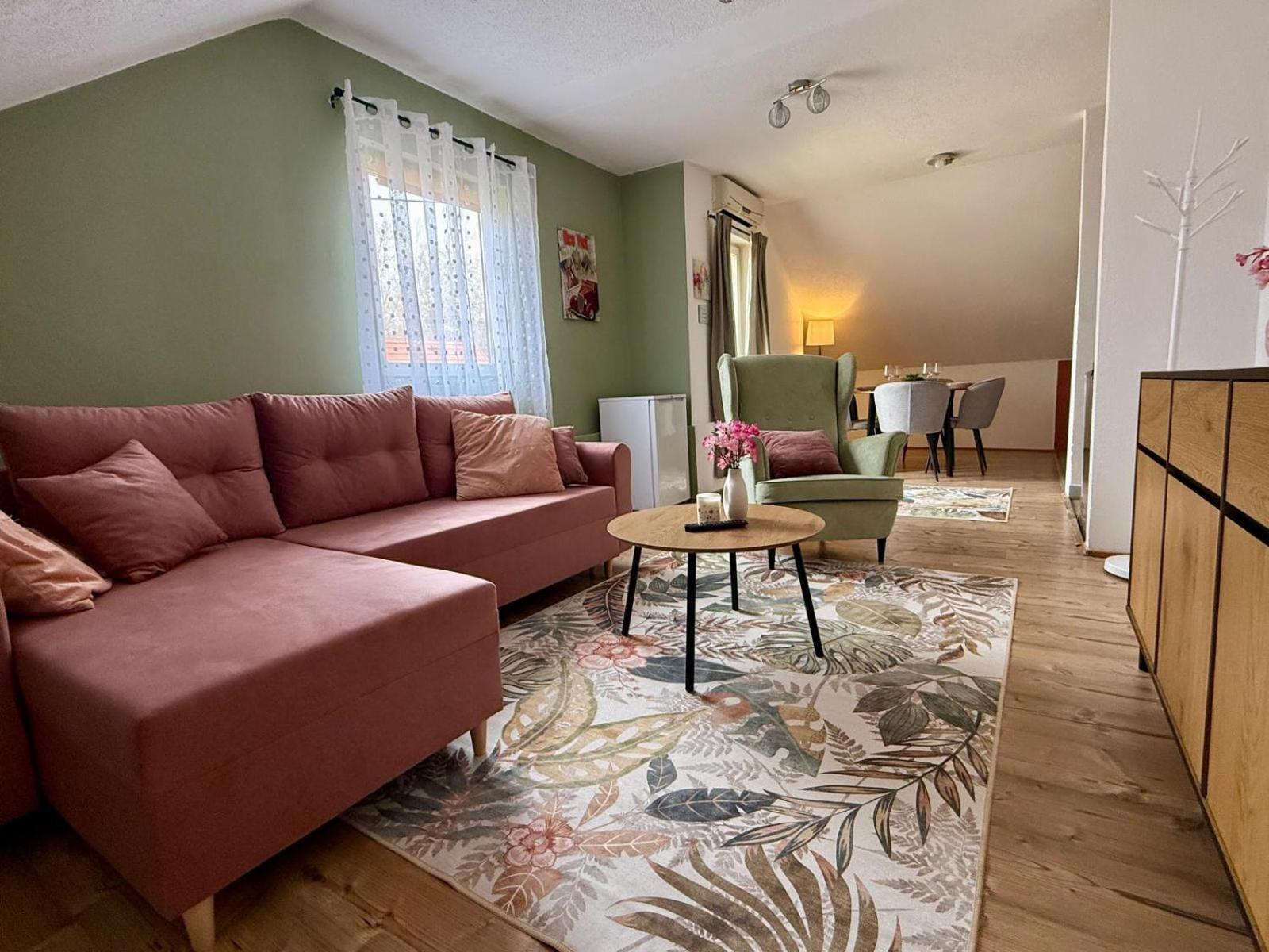 House Katja Hotel เยแซร์ตเซ ภายนอก รูปภาพ