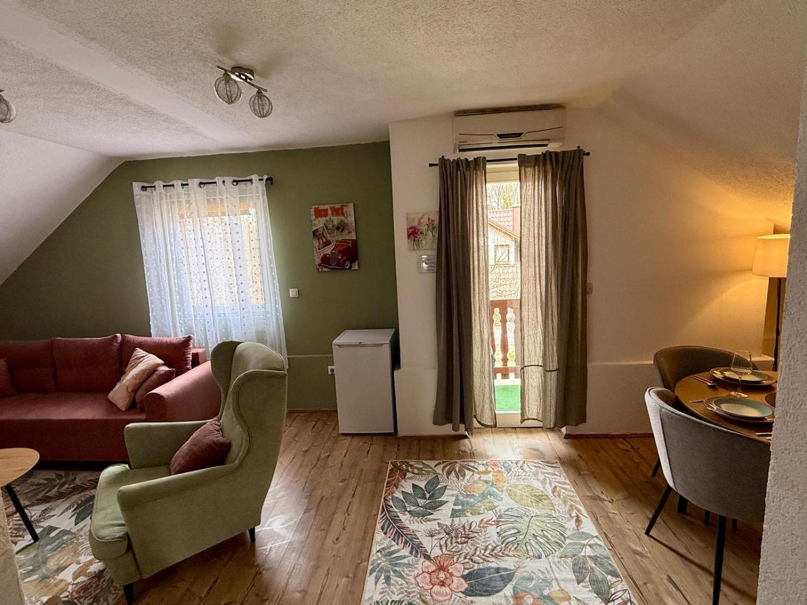 House Katja Hotel เยแซร์ตเซ ภายนอก รูปภาพ